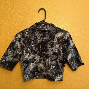 UNDER ARMOR CROP SHIRT